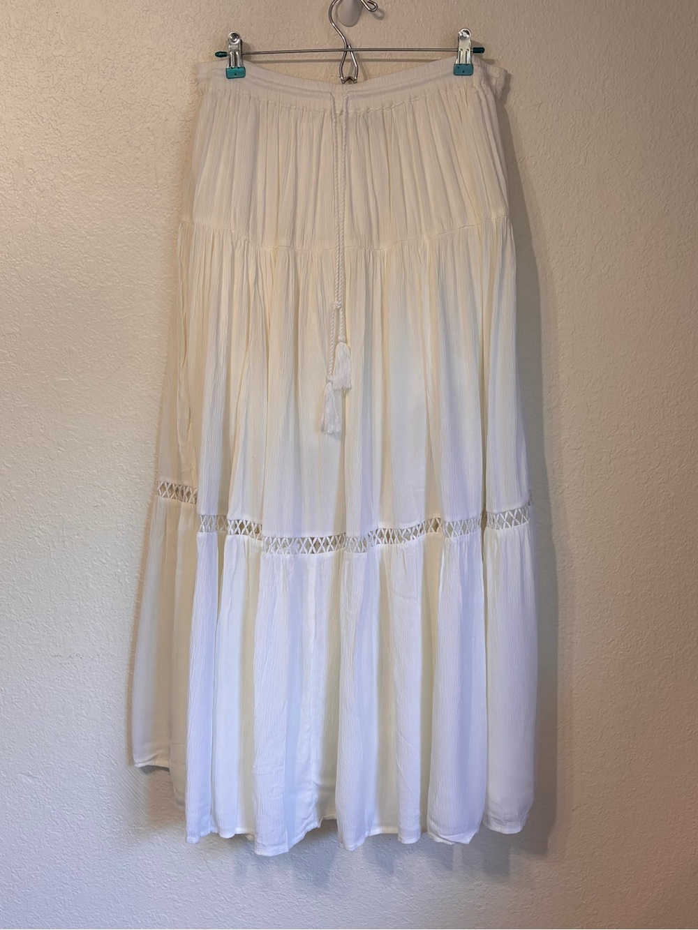Flowy GAP White Maxi Skirt with Tassel Tie